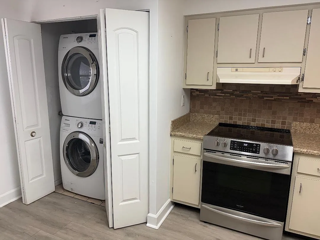 Building Photo - 357 N Rock Island Rd