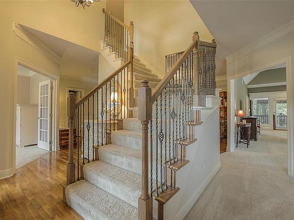 4th image of 2323 NE Smokey Hill Dr