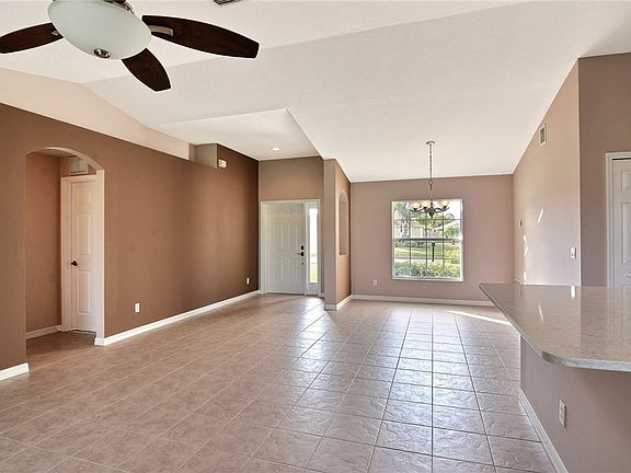 2nd image of 1800 Finch Ln