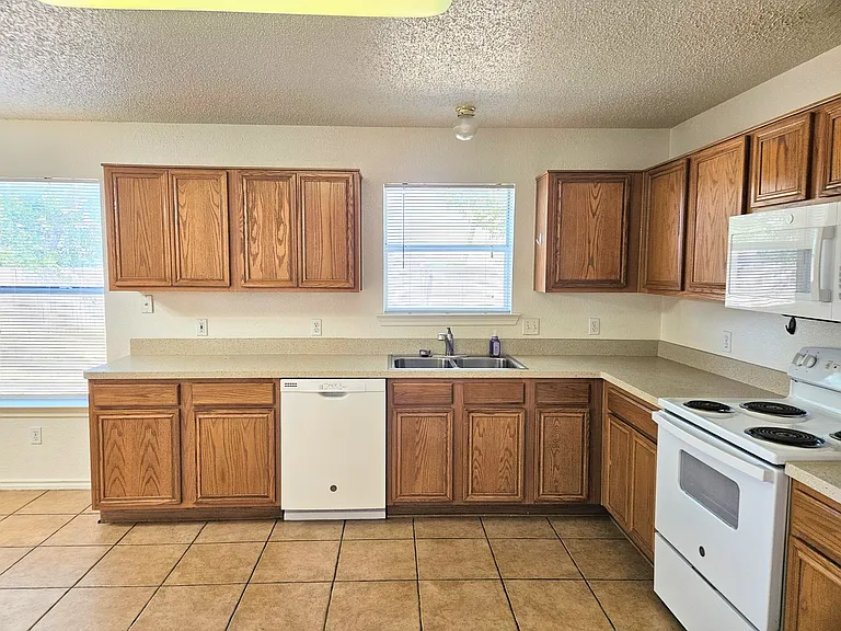 8405 Three Bars Dr — Photo 4