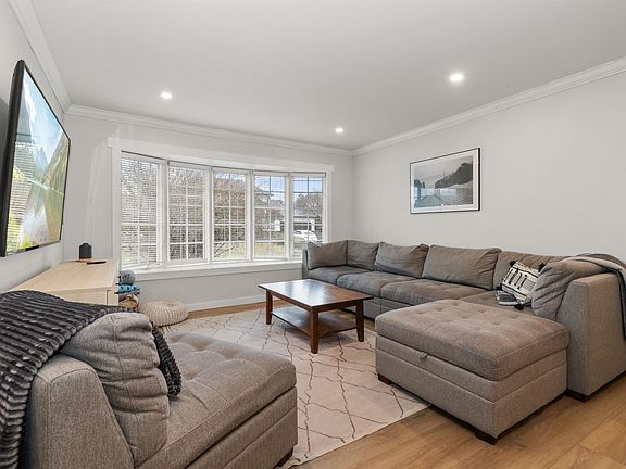 4th image of 45578 Worthington Pl