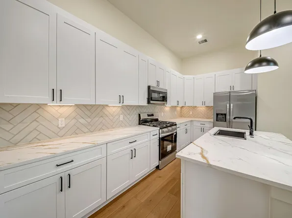 944 Lucky St, Houston, TX 77088