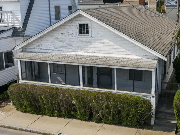 10 Church Street, Hampton, NH 03842
