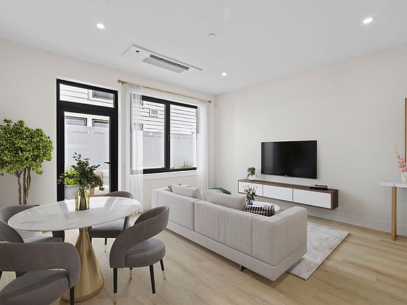 5th image of 4525 Bergenwood Ave #207