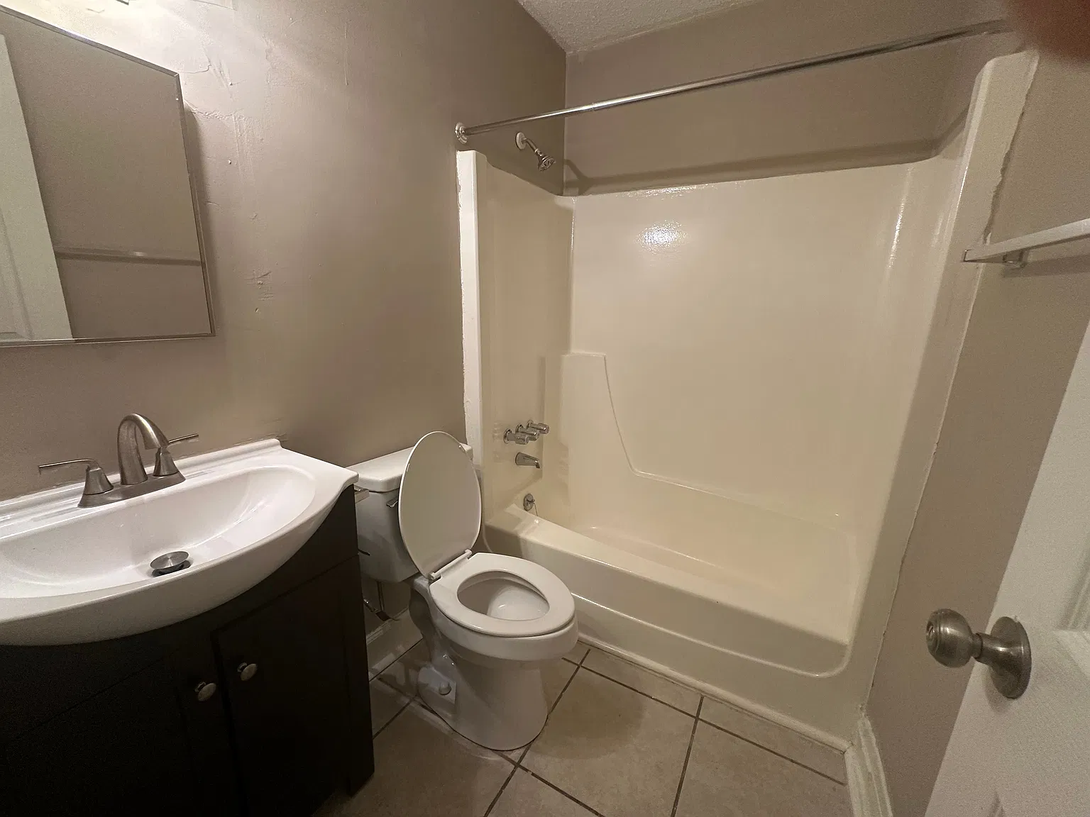 4 bed, 1.5 bath, 1144 sqft, $1,550 — Photo 3