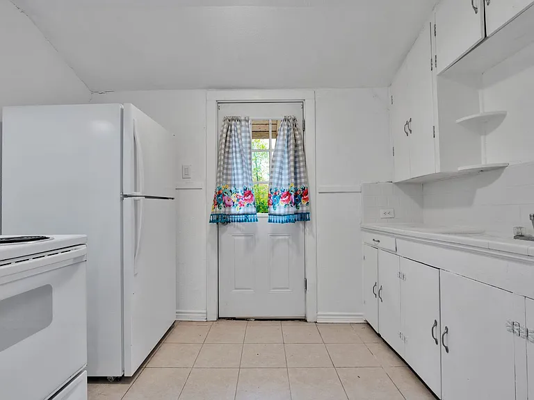 165 Division Ave — Photo 3