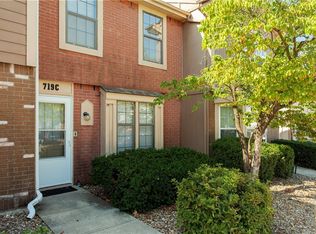 719 SW Liggett Rd, Blue Springs, MO 64015