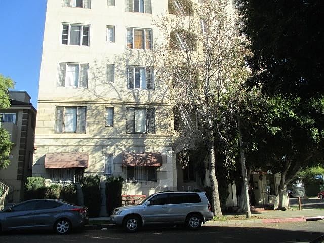 1st image of 152 S Gramercy Pl #13