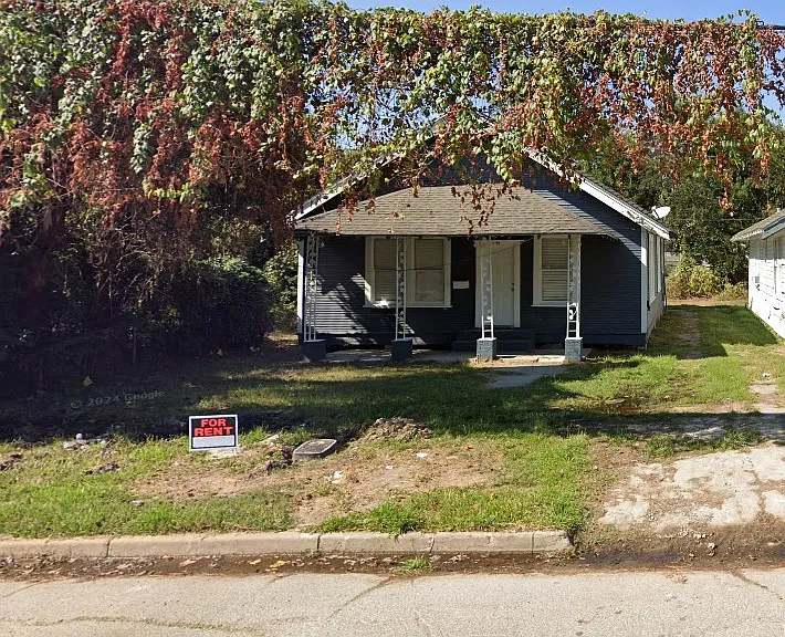 1380 Liveoak St — Photo 1