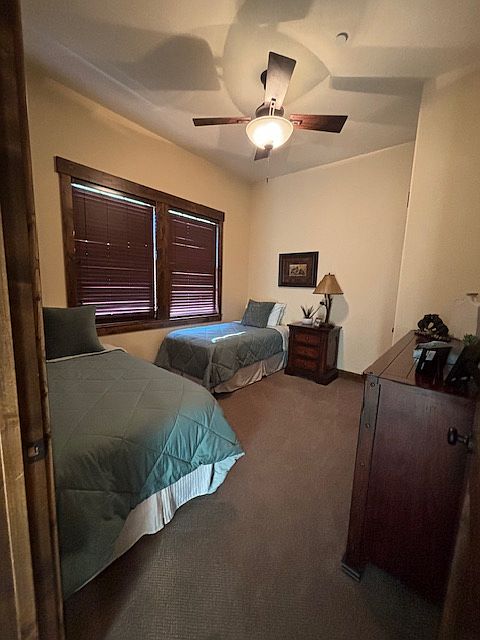 Guest room 2. With two twin bed