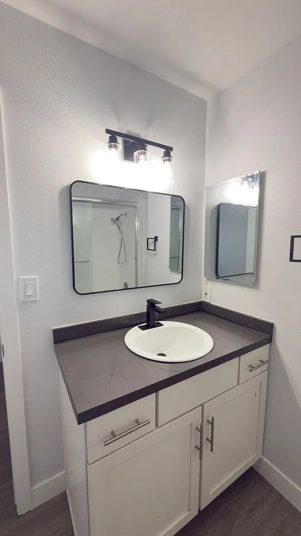 White Oak Pl Apts (Escondido) — Photo 4