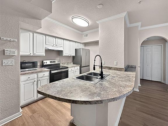 4th image of 911 N ORANGE AVENUE #232