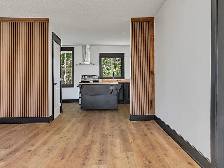 402 England St E — Photo 4