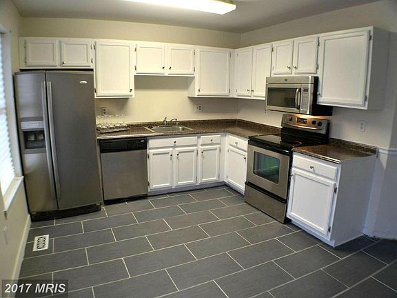 Kitchen w/Tons of Cabinets