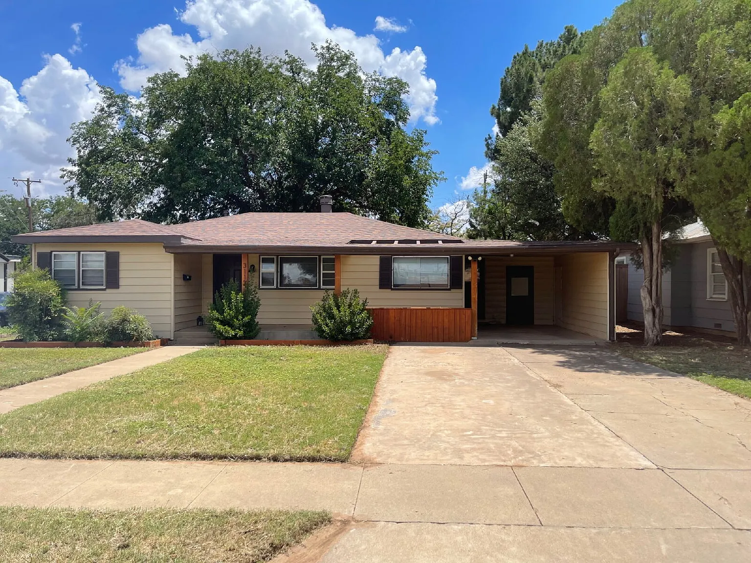 4 bed, 2.0 bath, 1316 sqft, $1,495 — Photo 1