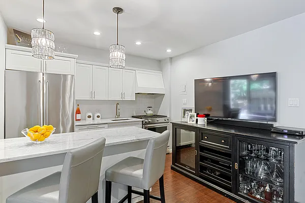 Sold by Compass | media 14