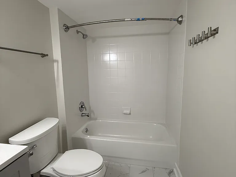 4750 N Elston Ave #102 — Photo 13