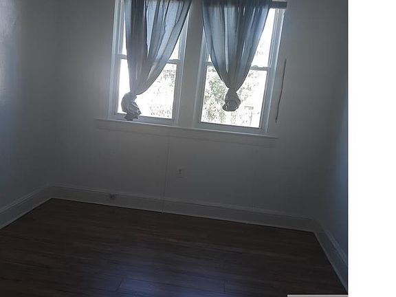 5th image of 706 E 118th St