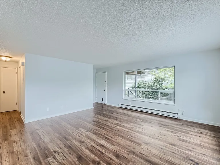 10708 Stone Ave — Photo 3