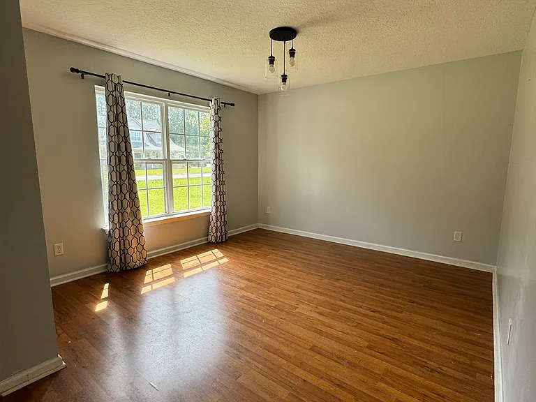 38 Kristins Dr — Photo 12