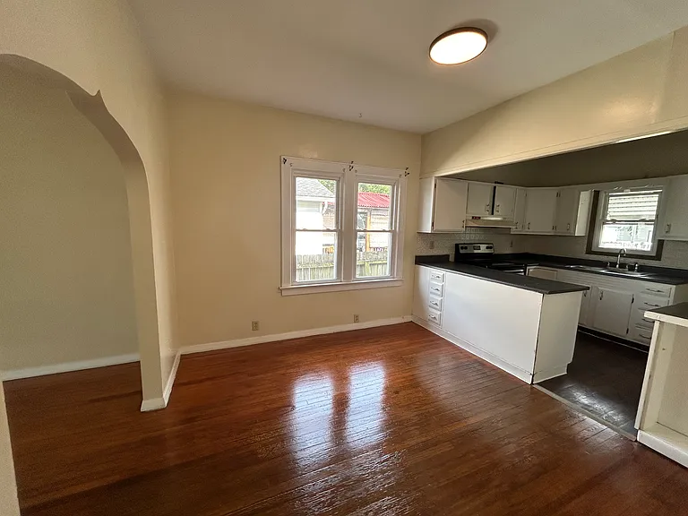417 Richardt Ave — Photo 6