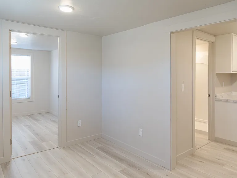 425 SE 2nd St #3 — Photo 2