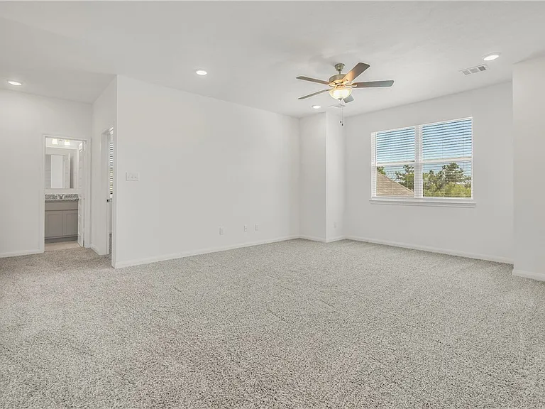 1386 Kingsgate Dr — Photo 20