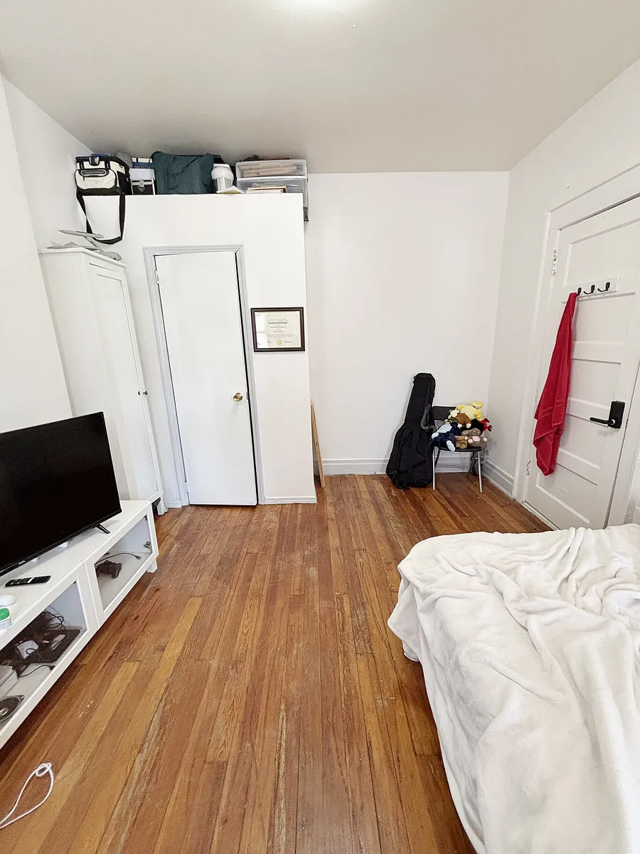 Photo 2 of 13 - 535 E 29th St1st Floor1st Brk - Brooklyn, NY Building Photo - 535 E 29th St1st Floor1st Brk