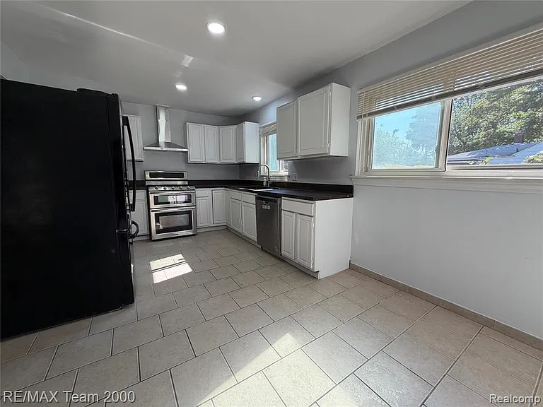 25647 Hanover St — Photo 13