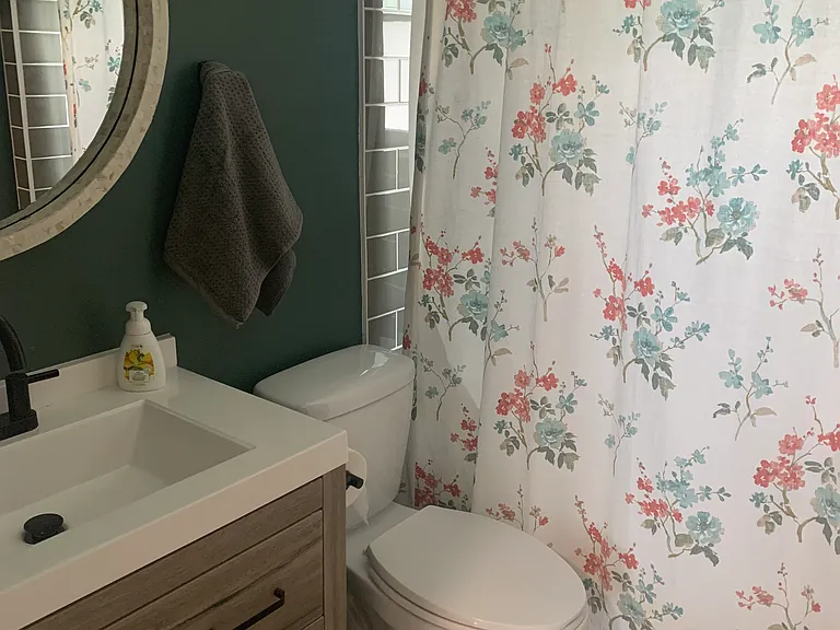 1042 E Lorraine Ave — Photo 8