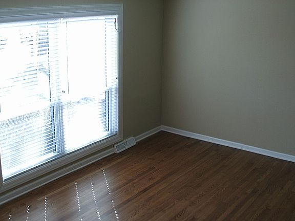 4th image of 124 E Highland Ave