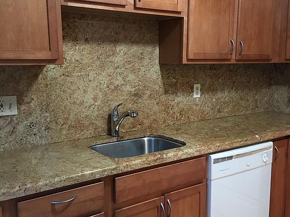 2nd image of 683 Roble Ave APT 4