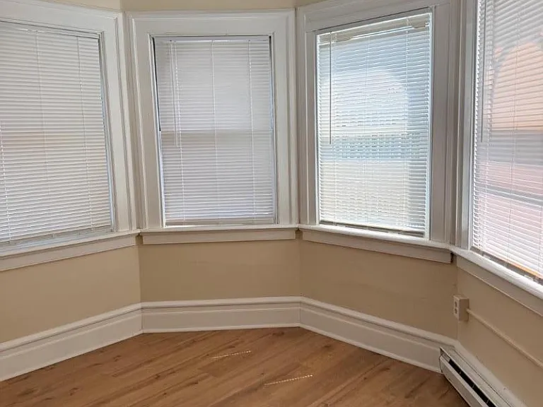 100 Main St #6 — Photo 16