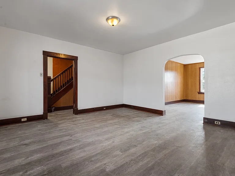 326 Anthony St — Photo 7