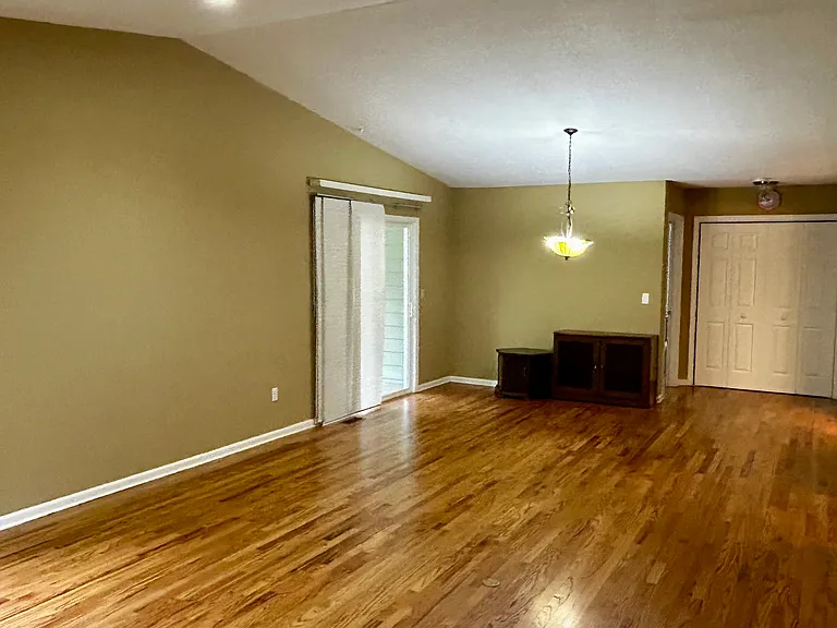 20 Spring Village Ln — Photo 3
