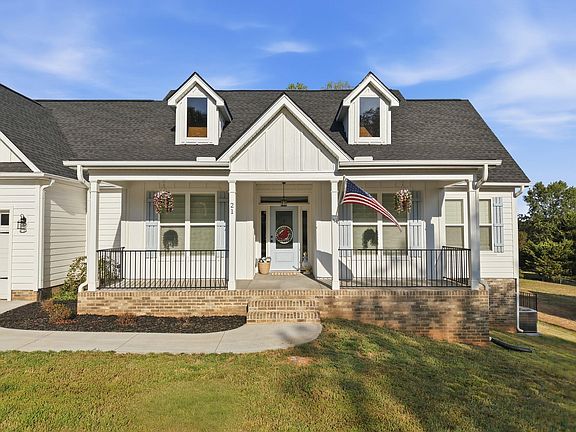 2nd image of 21 Greenbriar Ln
