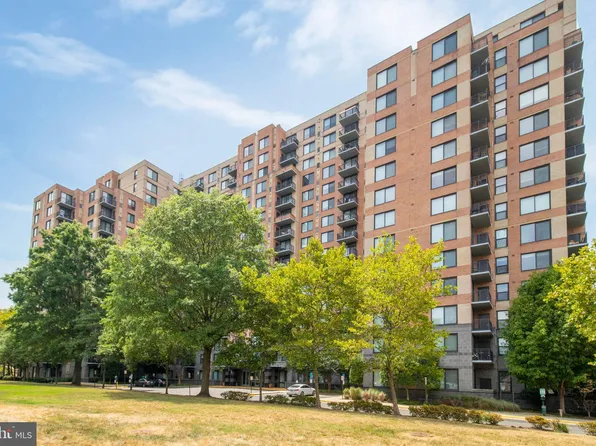 2451 Midtown Ave APT 1217, Alexandria, VA 22303