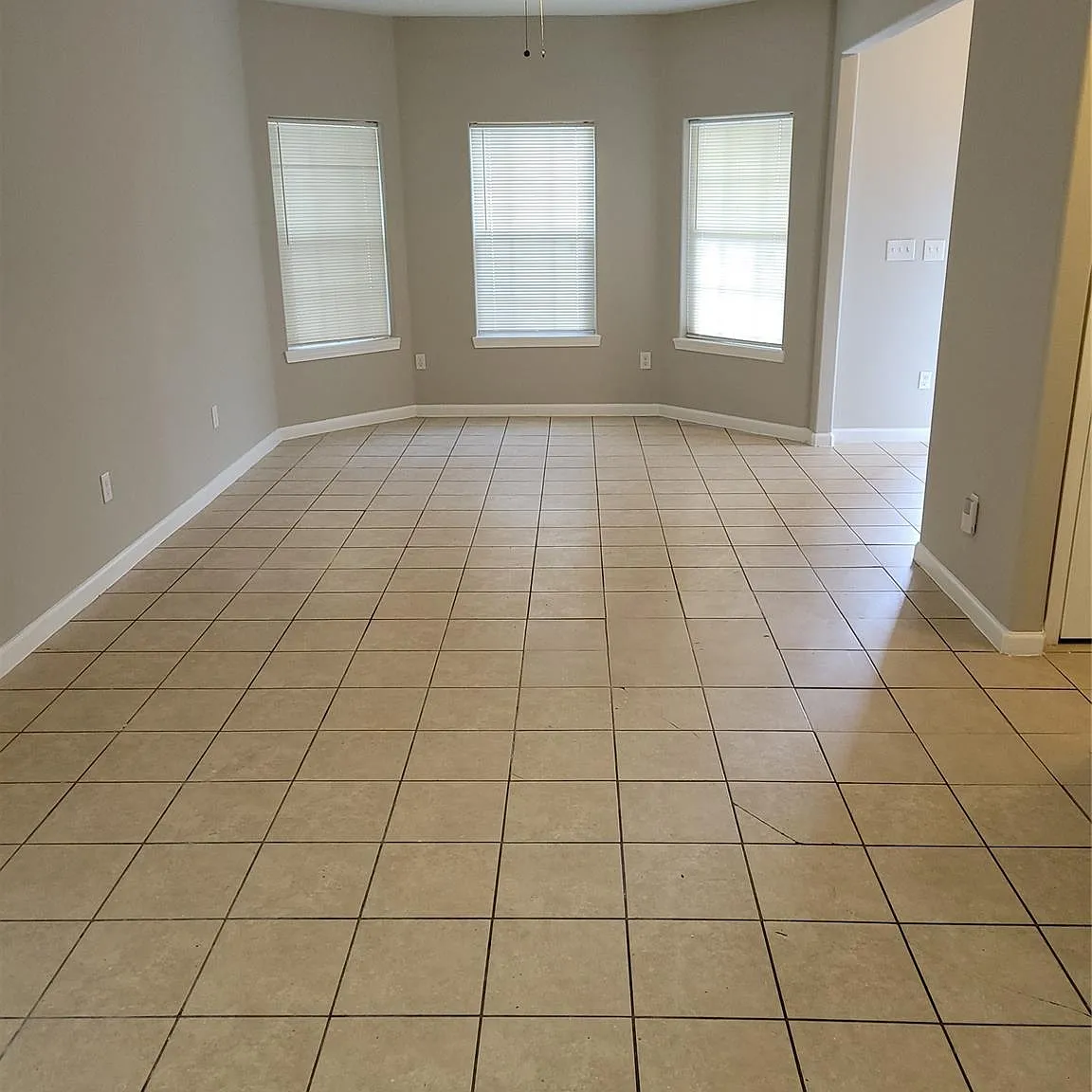 4 bed, 3.5 bath, 1690 sqft, $1,775 — Photo 2