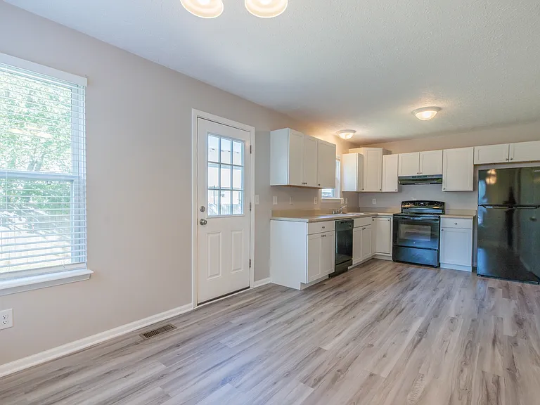 484-486 Applegate Ln #486 — Photo 3