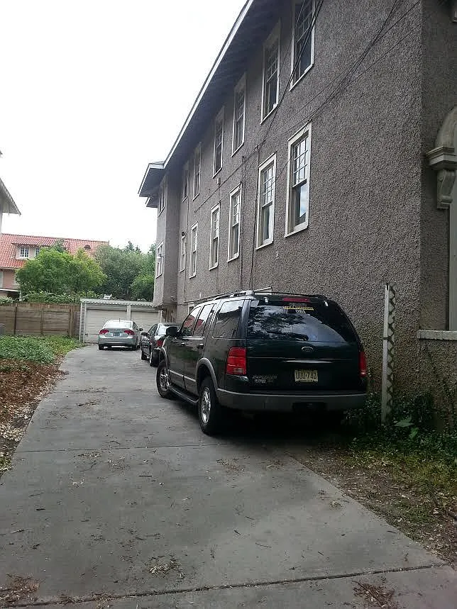 fak0527 — Photo 2