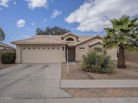 2nd image of 942 S Sierra Nevada Dr
