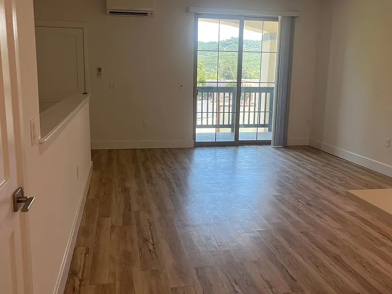 Emerald Ridge Apartments — Photo 13