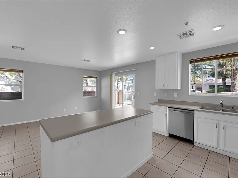 2918 Pelican Breeze Ct — Photo 15
