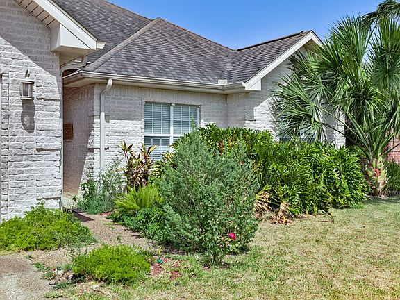 4th image of 15 Augusta Dr