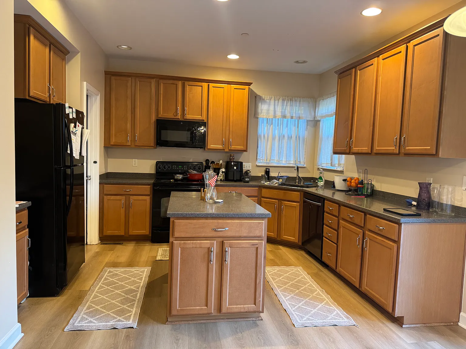 3105 Ballenger Dr — Photo 2