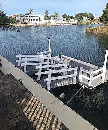 Double floating dock 
