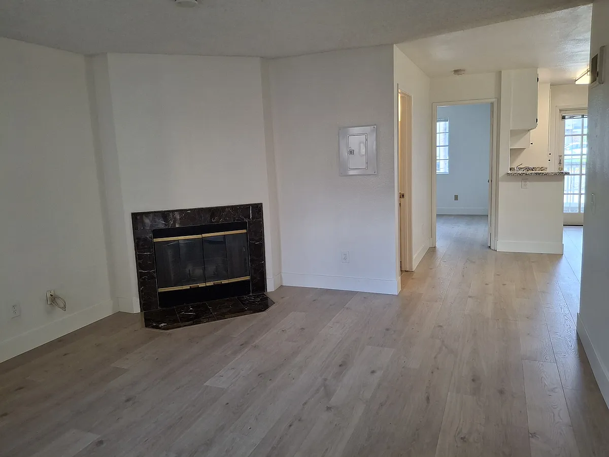 Building Photo - 3929 Arizona St #1
