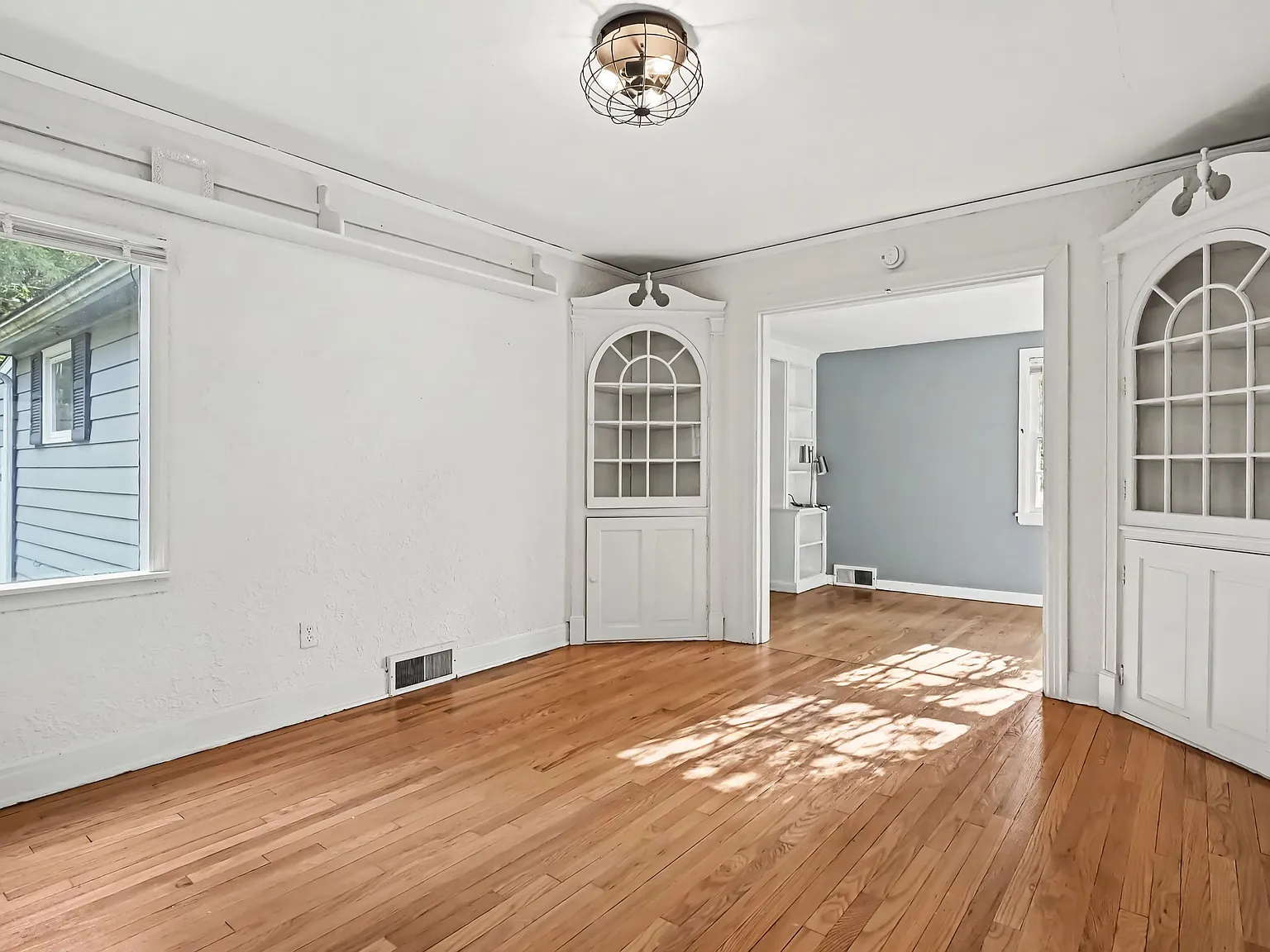 4 bed, 2.0 bath, 1864 sqft, $1,899 — Photo 4