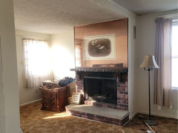 3rd image of 28 W Glendale St