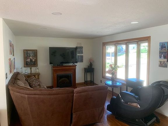 3rd image of 609 N Oneida Ave